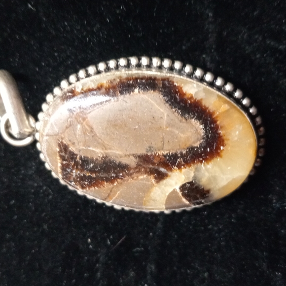Septarian gemstone pendant - Picture 3 of 3